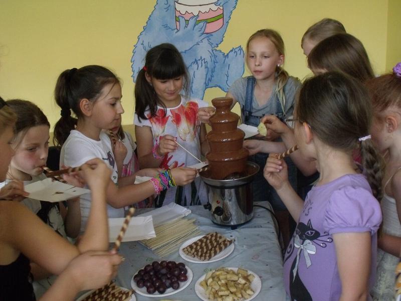 DZIEŃ DZIECKA  zjeżdżalnia dmuchana , wata cukrowa , pokaz baniek , Kraków , Dobczyce, małopolskie