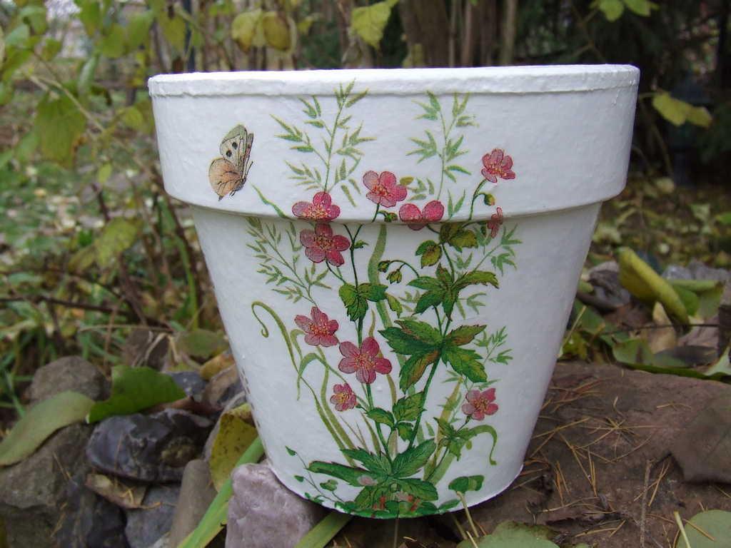 Doniczka ceramiczna, średnica 18cm, zdobiona motywem kwiatowym