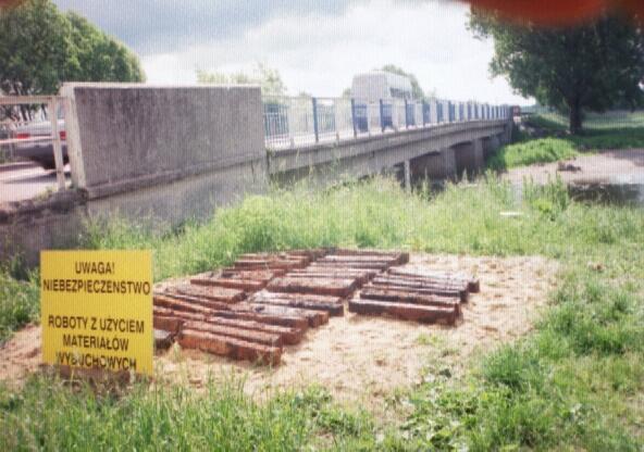 rozminowanie, most w Karlinie, zdjęte miny z podpory
