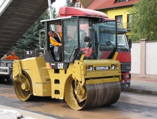 Układanie nawierzchni asfaltowych., Sulejówek, mazowieckie