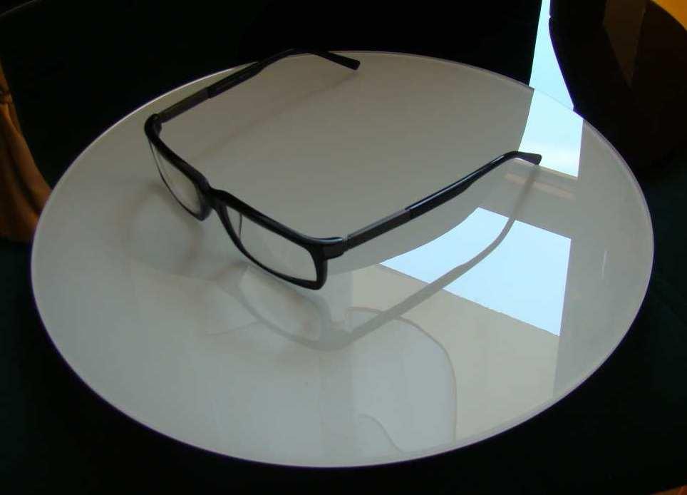 www.arturion.eu - ekspozytor obrotowy z napędem-białe szkło