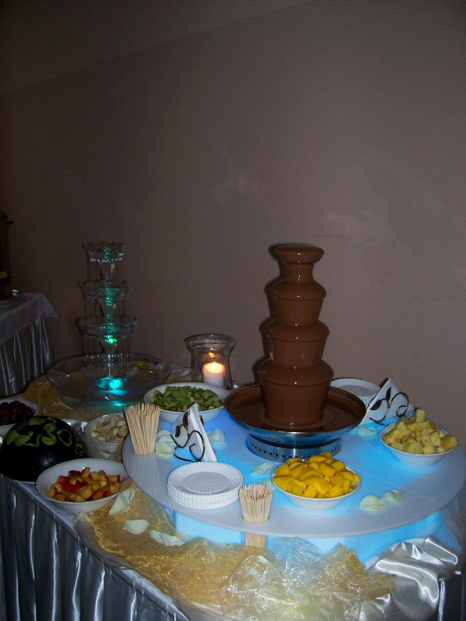 Fontanna czekolady i fontanna alkoholowa