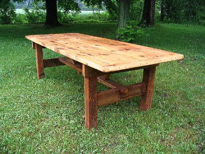 Stół drewiany, elementy drewiane, solidny stół, stolarz - kliknij, aby powiększyć