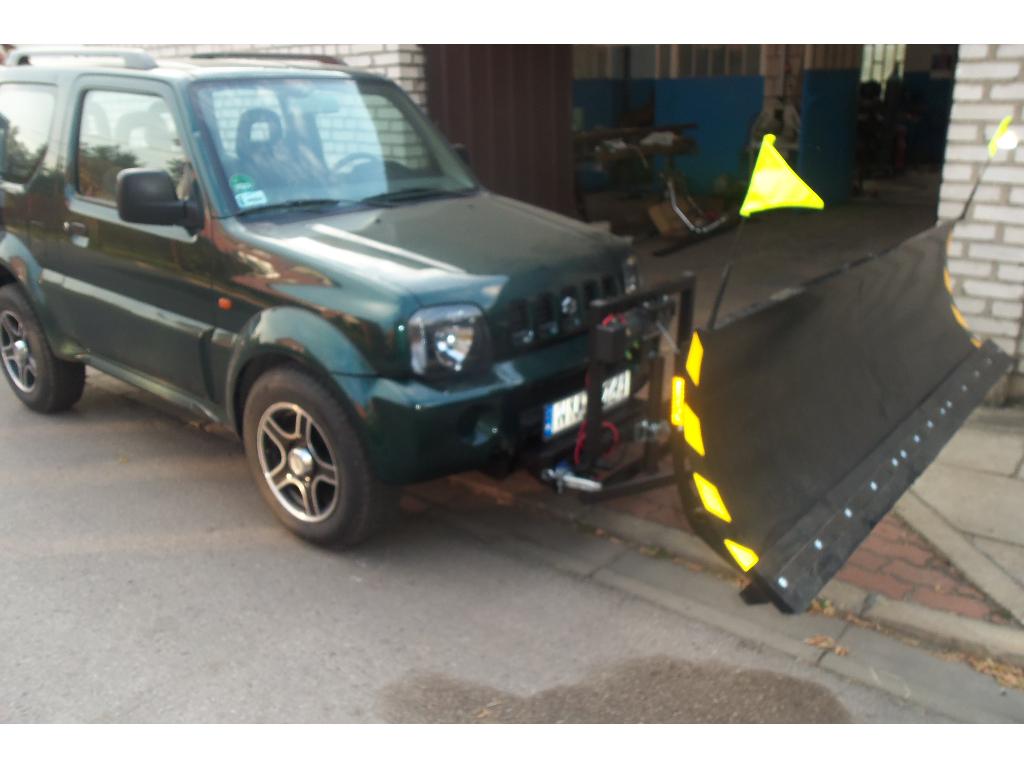 Pług śnieżny do Suzuki Jimny sterowany wyciagarką.