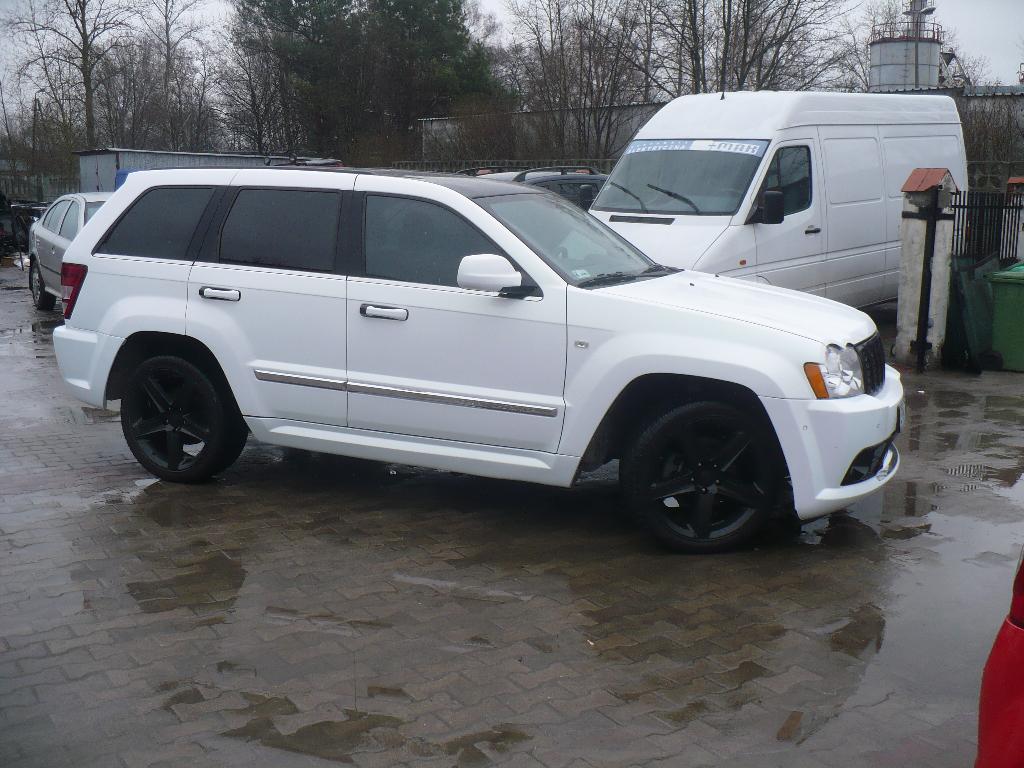 Jeep Grand cherokee oklejony folia wylewana