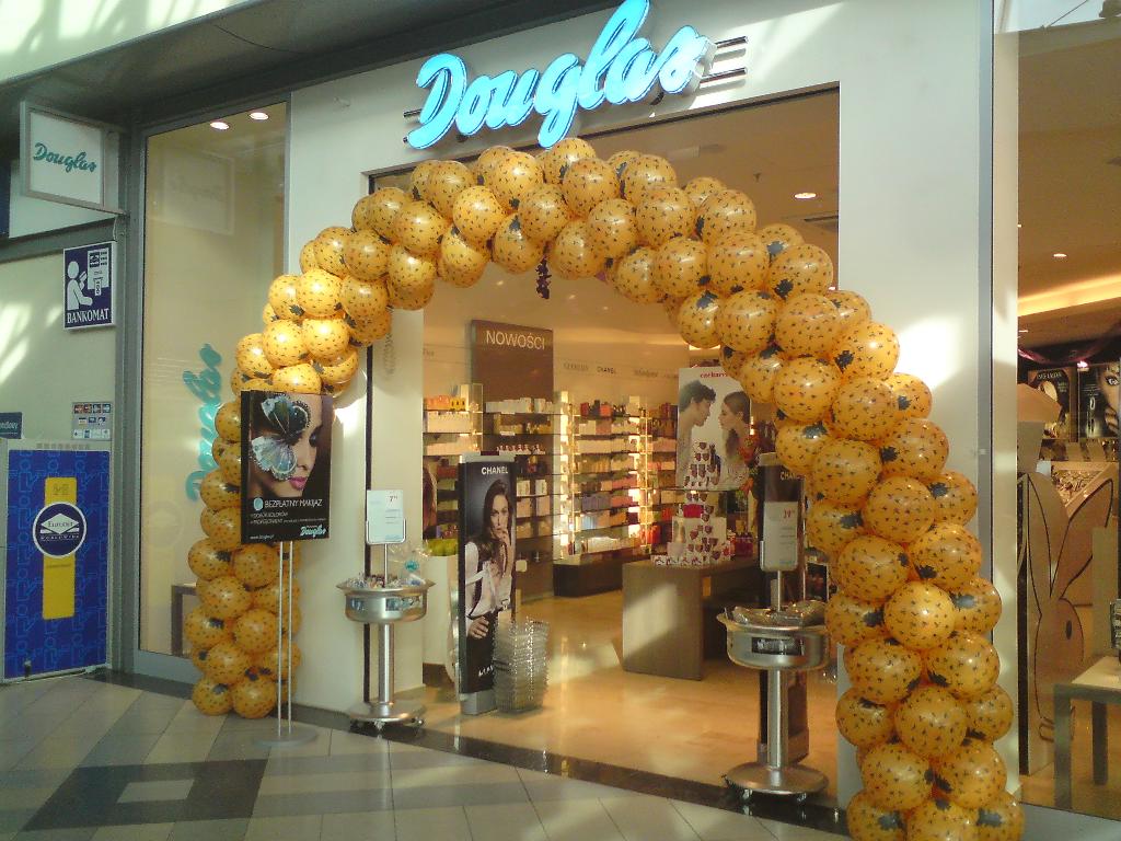 Dekoracja wejścia do sklepu - brama balonowa