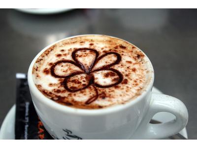 Tradycyjne espresso i delikatne cappuccino