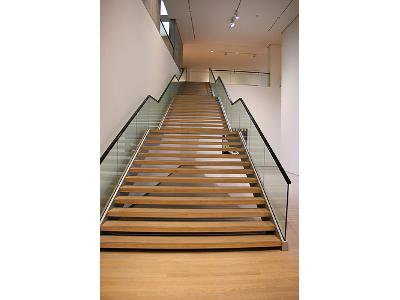 Jakie schody wybrać  drewniane czy betonowe?