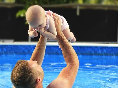 Nauka pływania dla niemowląt - czy warto? 