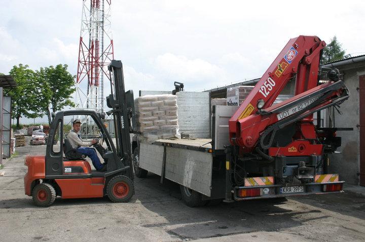 transport i rozładunek materiałów budowlanych