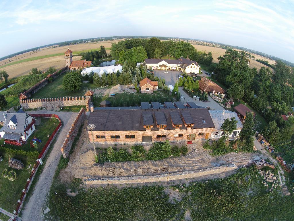 Hotel noclegi szkolenia wesela uroczystości sale restauracja plener