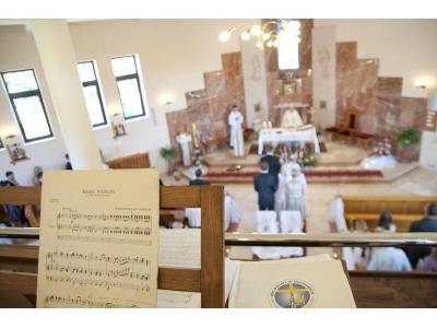 Zdjęcia ślubne - reportaż w kościele - kliknij, aby powiększyć