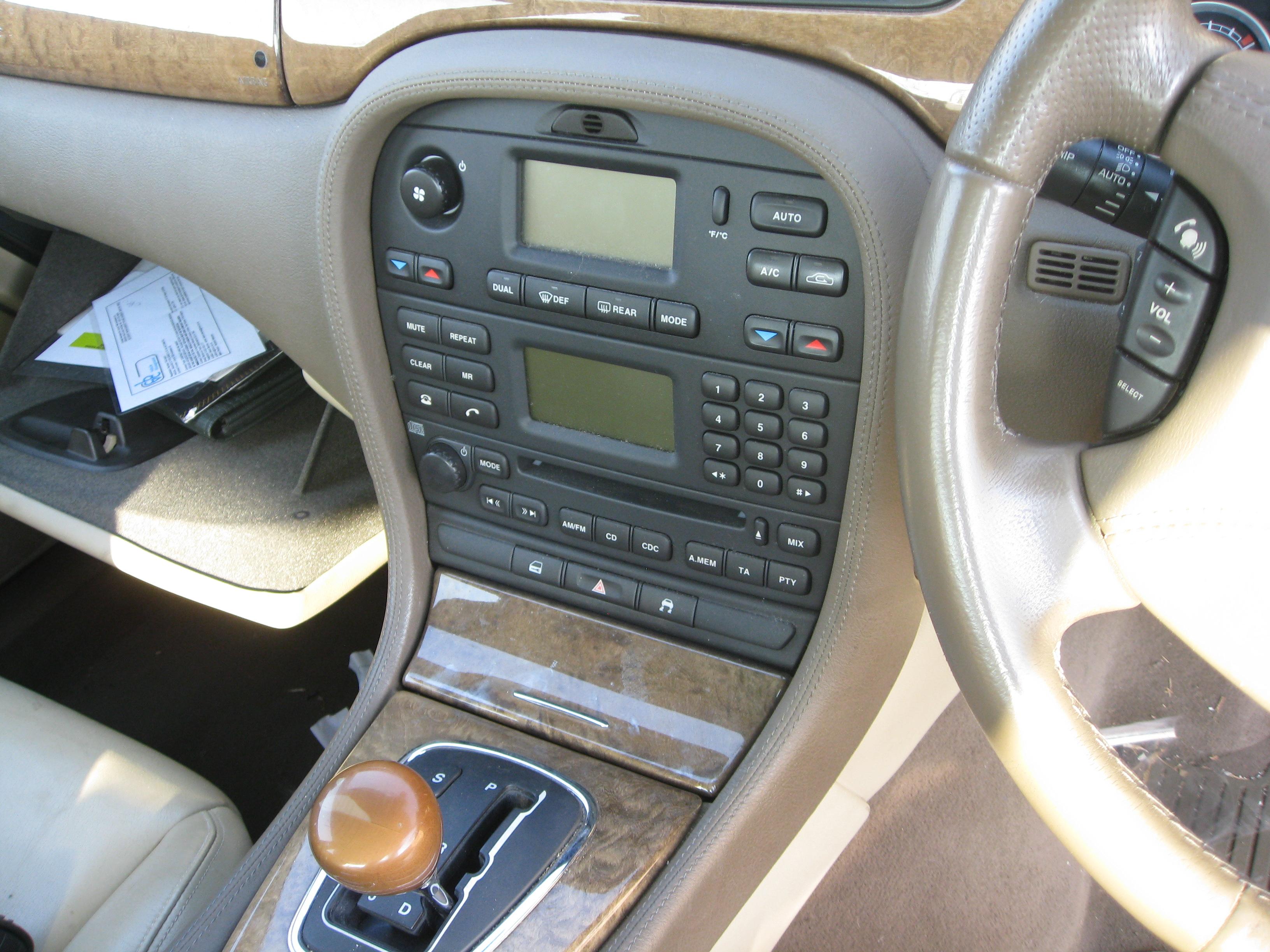Sharan z 2002 r., Jaguara S - Type z 2007 r., ANGLIK, Łopuszno
