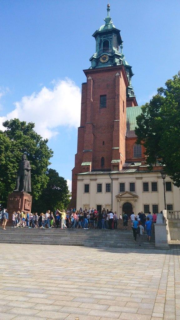 Słynne drzwi, katedralne i pomnik Mieszka I. Gniezno.