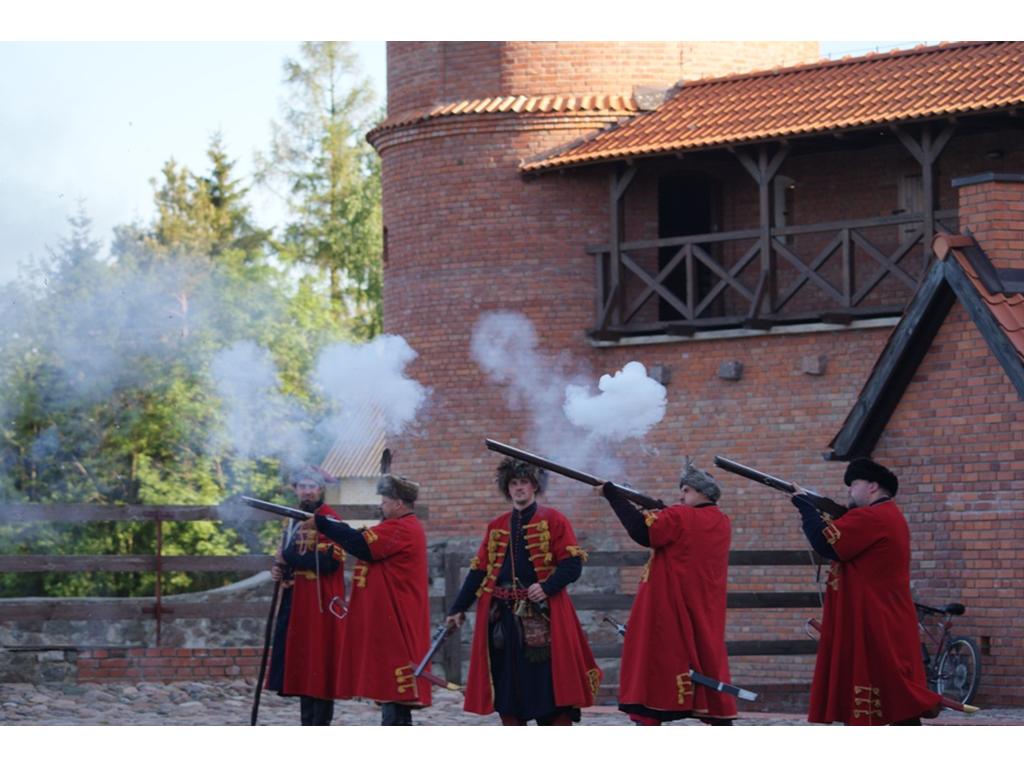 Pokazy szlachty podlaskiej na zamku Muzeum w Tykocinie.