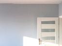 Malowanie ścian w różnych kolorach + montaż drzwi