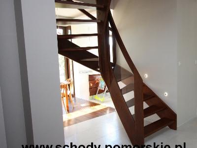 Zdjęcie nr 1-schody jesionowe barwione z balustradą szklaną - kliknij, aby powiększyć