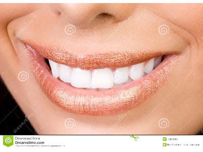 6 domowych sposobów na białe zęby