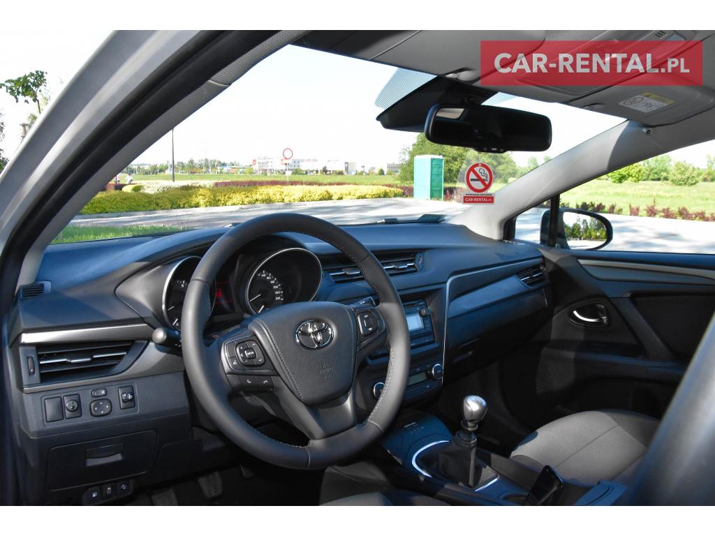 Wnętrze Toyoty Avensis