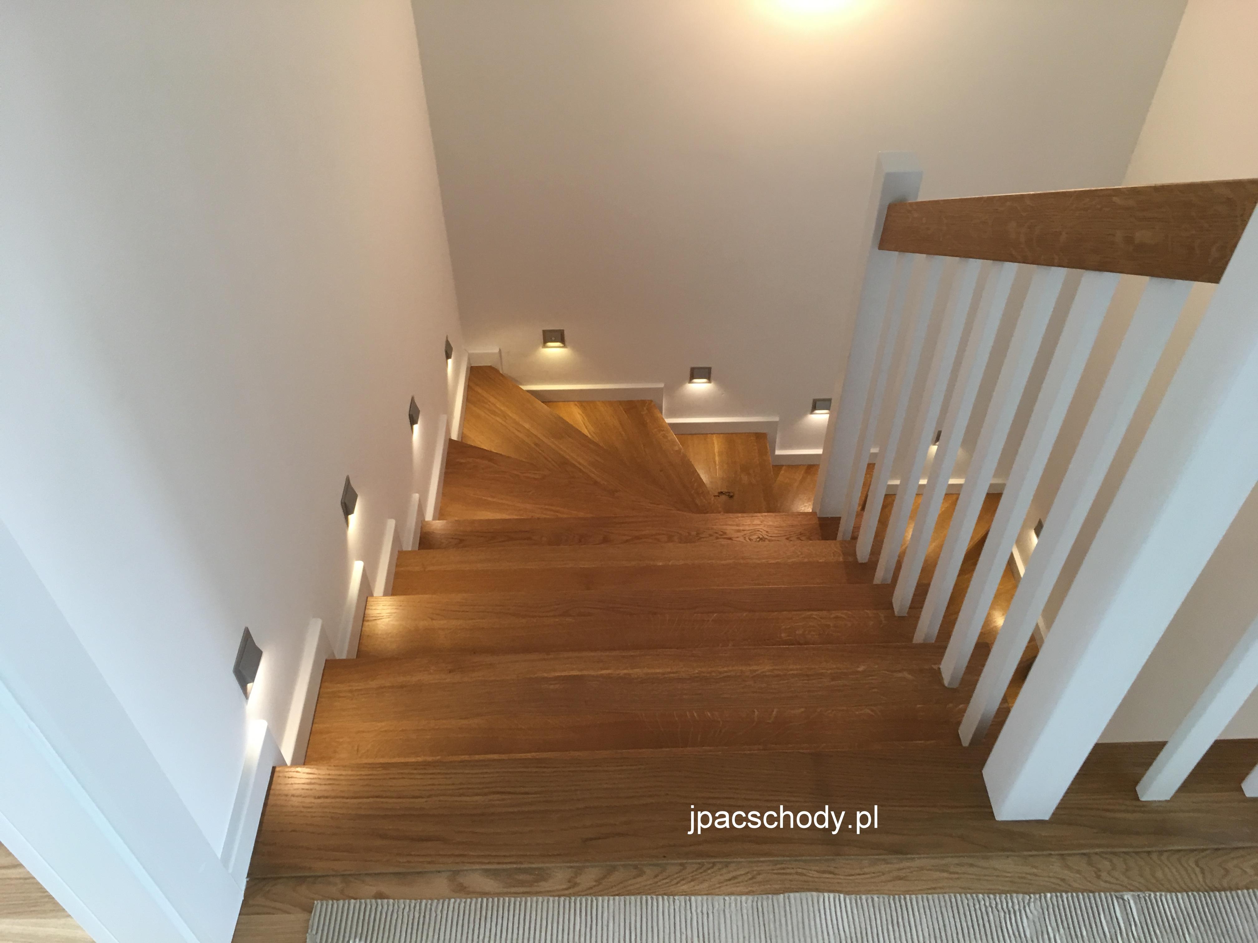 SCHODY DREWNIANE I BALUSTRADY