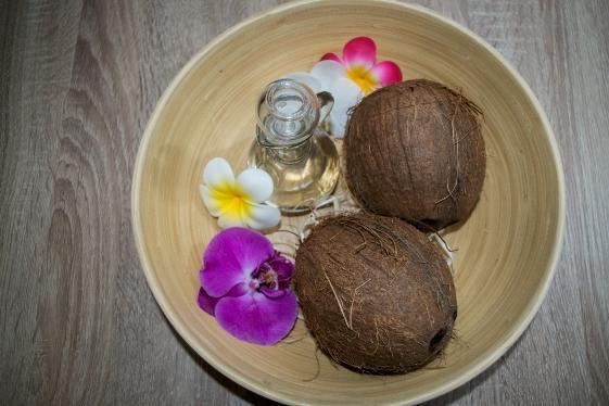 Masaż tajski olejkiem kokosowym