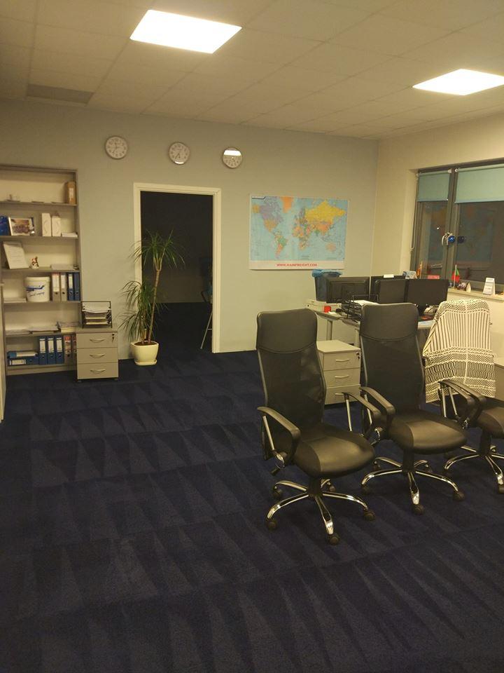 Czyszczenie wykładzin w biurze Karcher Poznań