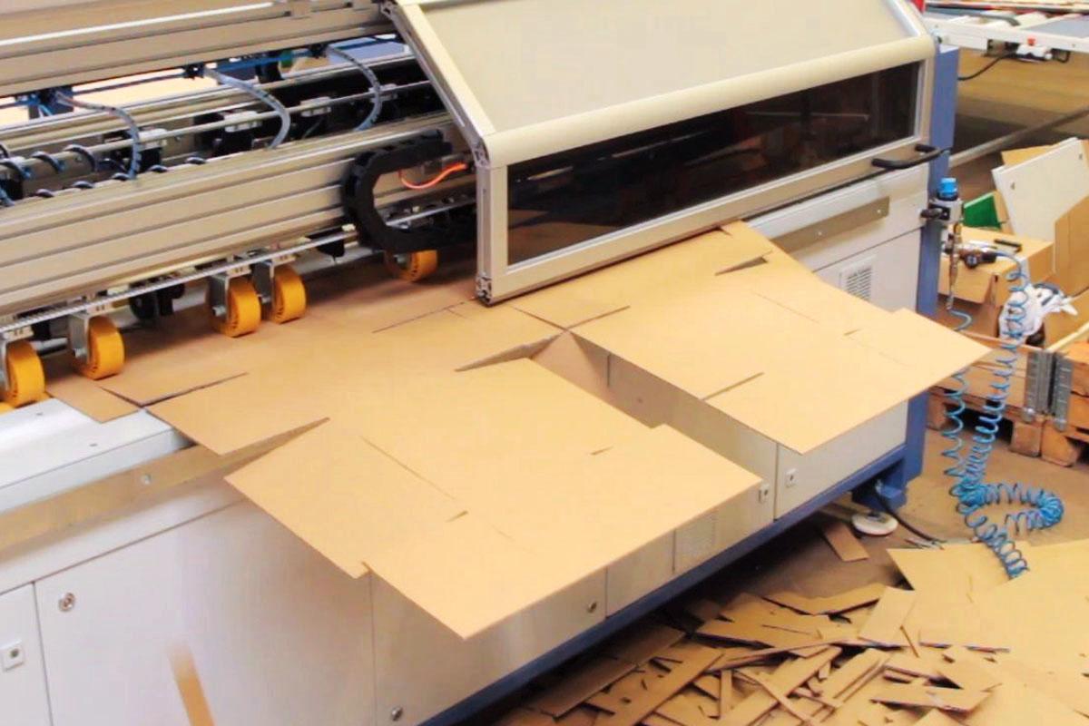 Boxmat PRO  -  maszyna do produkcji pudełek, opakowania z tektury