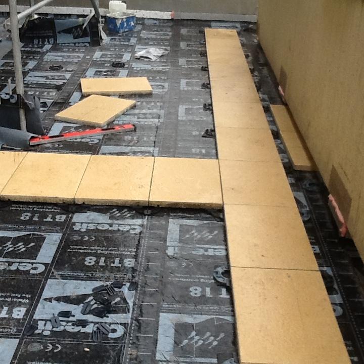 Oferuje usługi glazurnicze na terenie Warszawy i okolicach, Warszawa, mazowieckie