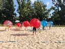 W Bubble Football można również grać na plaży