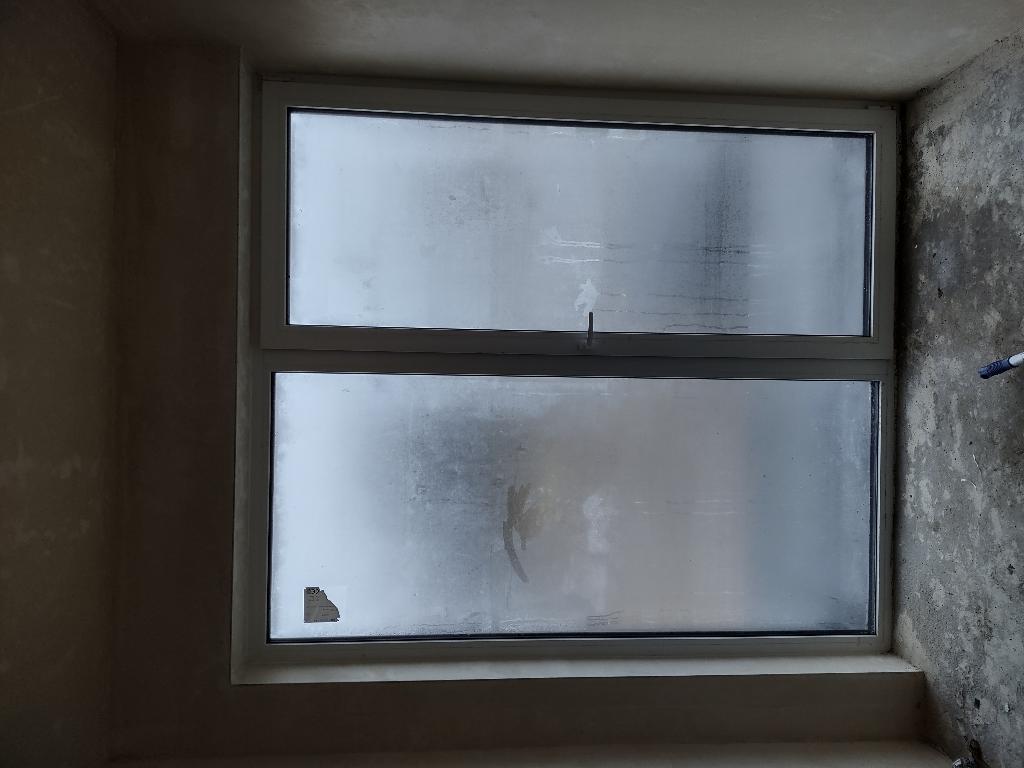 Mycie okien i futryny po budowie