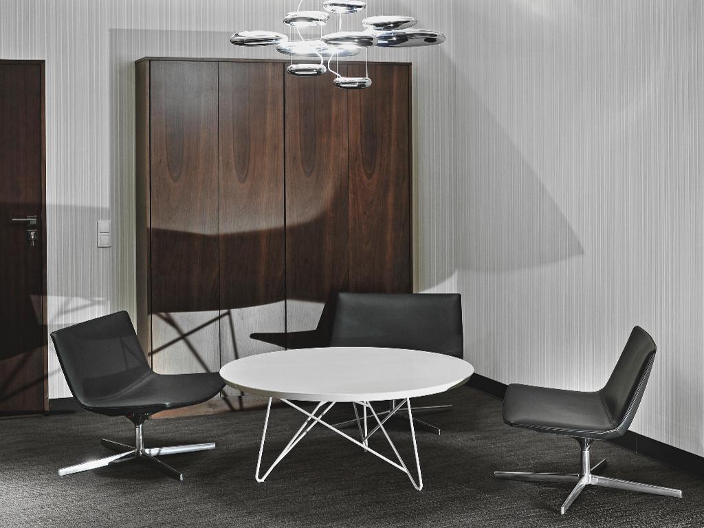 Meble biurowe, wykładziny dywanowe, panele LVT, fotele i krzesła