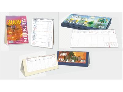 Kalendarze biurkowe stojące leżące w oprawie introligatorskiej planery biuwary biwuary - kliknij, aby powiększyć