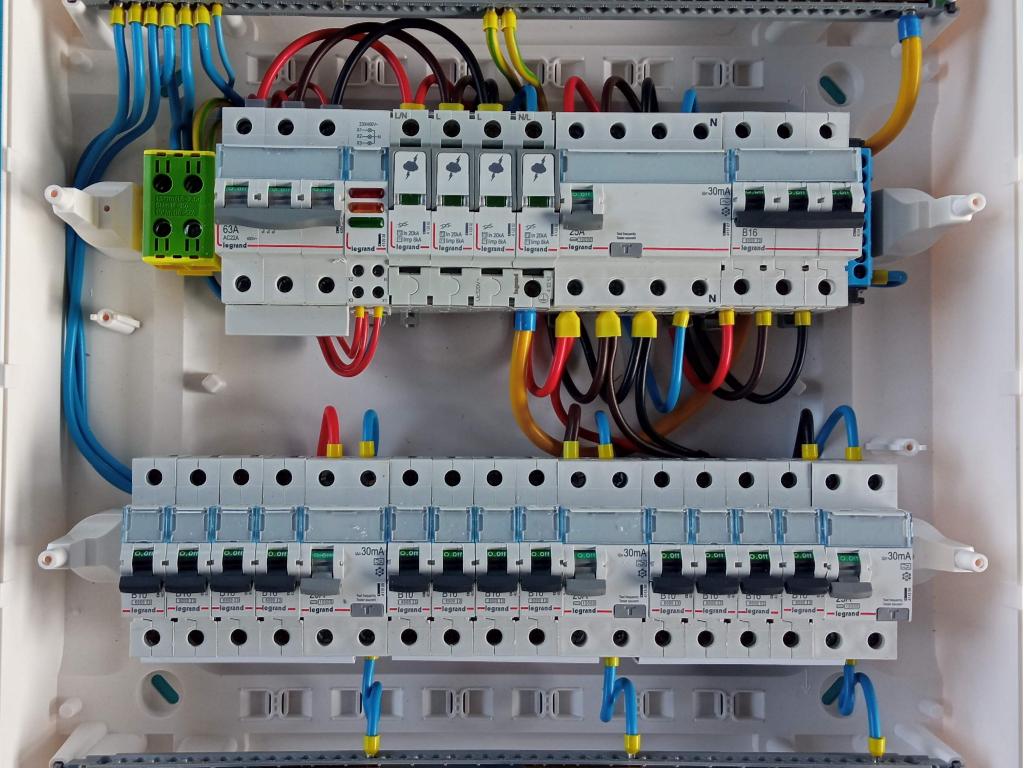 Montaż, naprawa i wymiana instalacji elektrycznych, Bydgoszcz, kujawsko-pomorskie