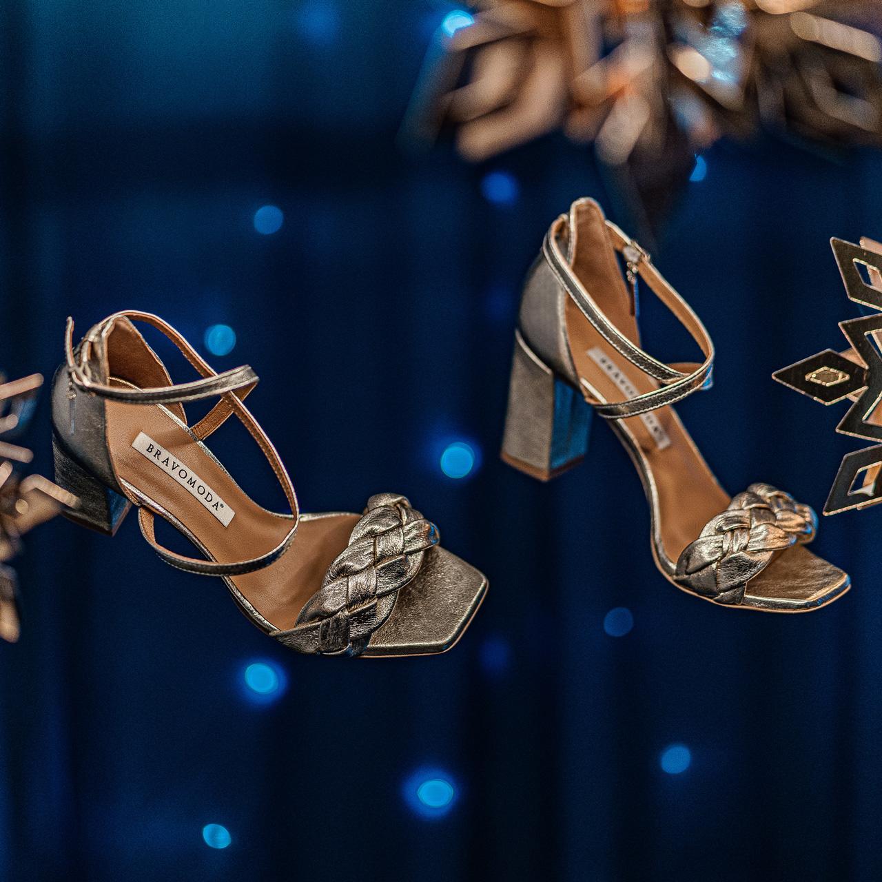 Złote sandały damskie na szpilce