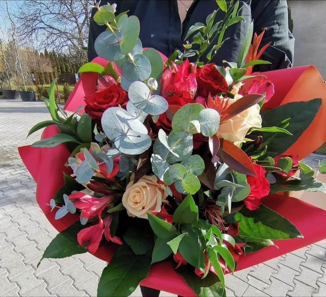 Kwiaciarnia w Kiełczowie, kwiaty, bukiety, prezenty, poczta kwiatowa, Kiełczów, dolnośląskie