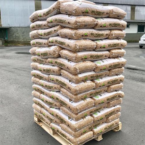 Long lasting burning Wood Pellets DIN PLUS  /  ENplus - A1 Wood Pellets ,