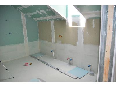 Zastosowanie suchej zabudowy przy remoncie łazienek 