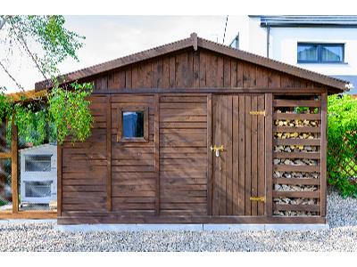 Dlaczego warto budować garaż z wiaty drewnianej?