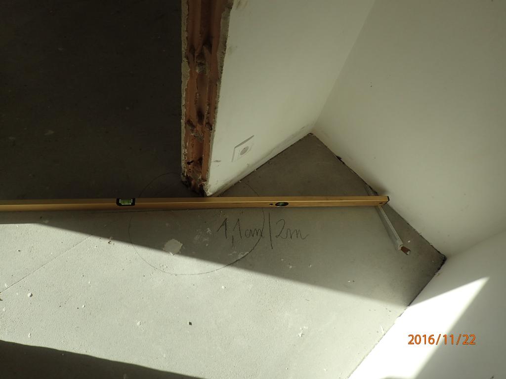 Brak poziomu jastrychu cem. odch. 1,1cm/2m
