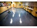polimeryzacja korytarza w szkole