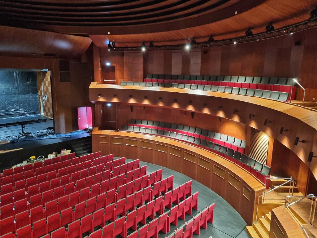 Układanie parkietów w Teatrze Polskim w Szczecinie