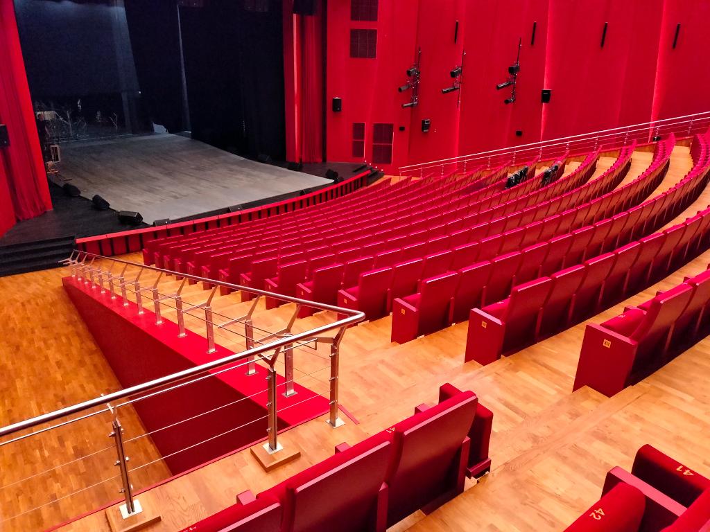 Parkiety w sali głównej Teatr Polski w Szczecnie