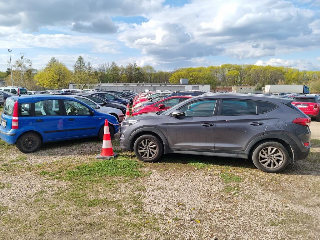 Parking przy lotnisku Modlin, Nowy Dwór Mazowiecki, Warszawa, mazowieckie