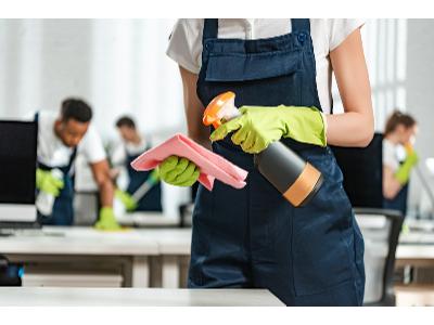 Jakie korzyści przynosi outsourcing usług sprzątania dla przedsiębiorstw?