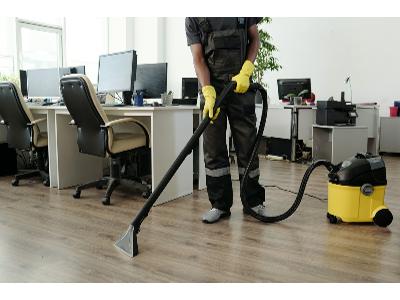 Jak zadbać o czystość biura? - kluczowe aspekty sprzątania