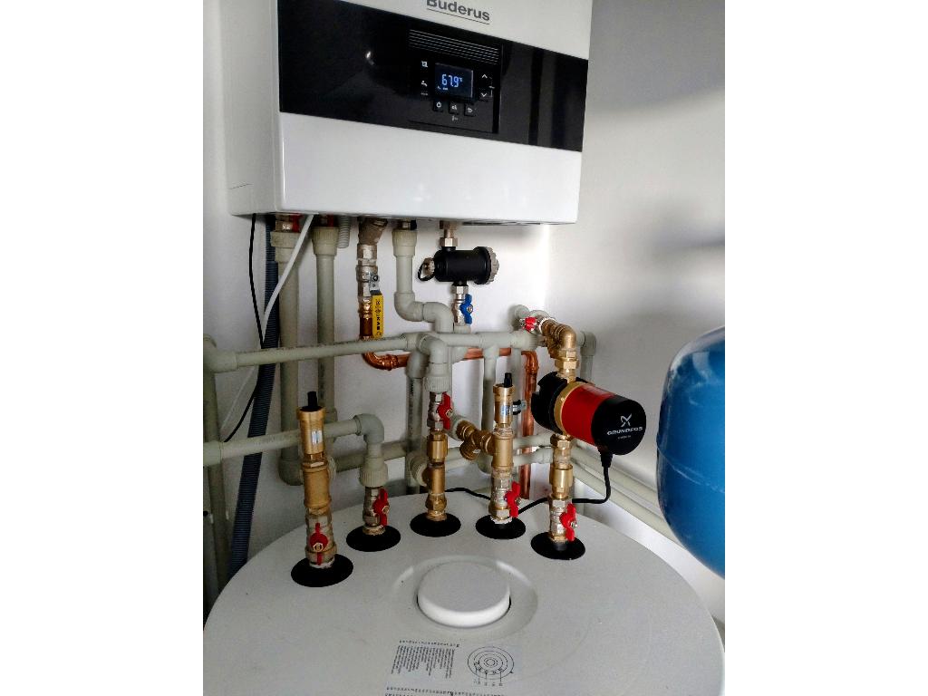 montaż kotła gazowego Buderus z zasobnikiem c.w.u