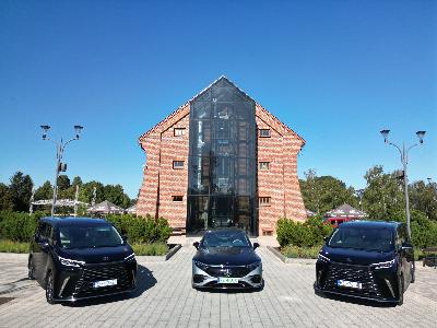 Twój świat. Twój luksus. Twój styl. - LuxuryTour Rzeszów -  - kliknij, aby powiększyć