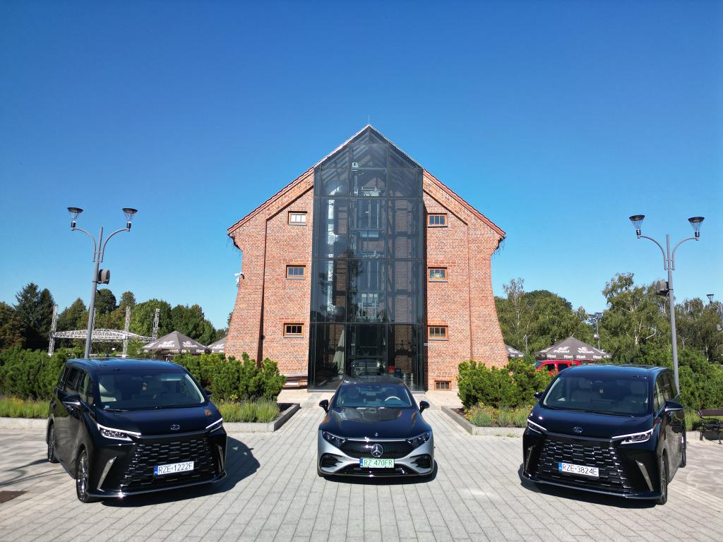 Twój świat. Twój luksus. Twój styl. - LuxuryTour Rzeszów - 