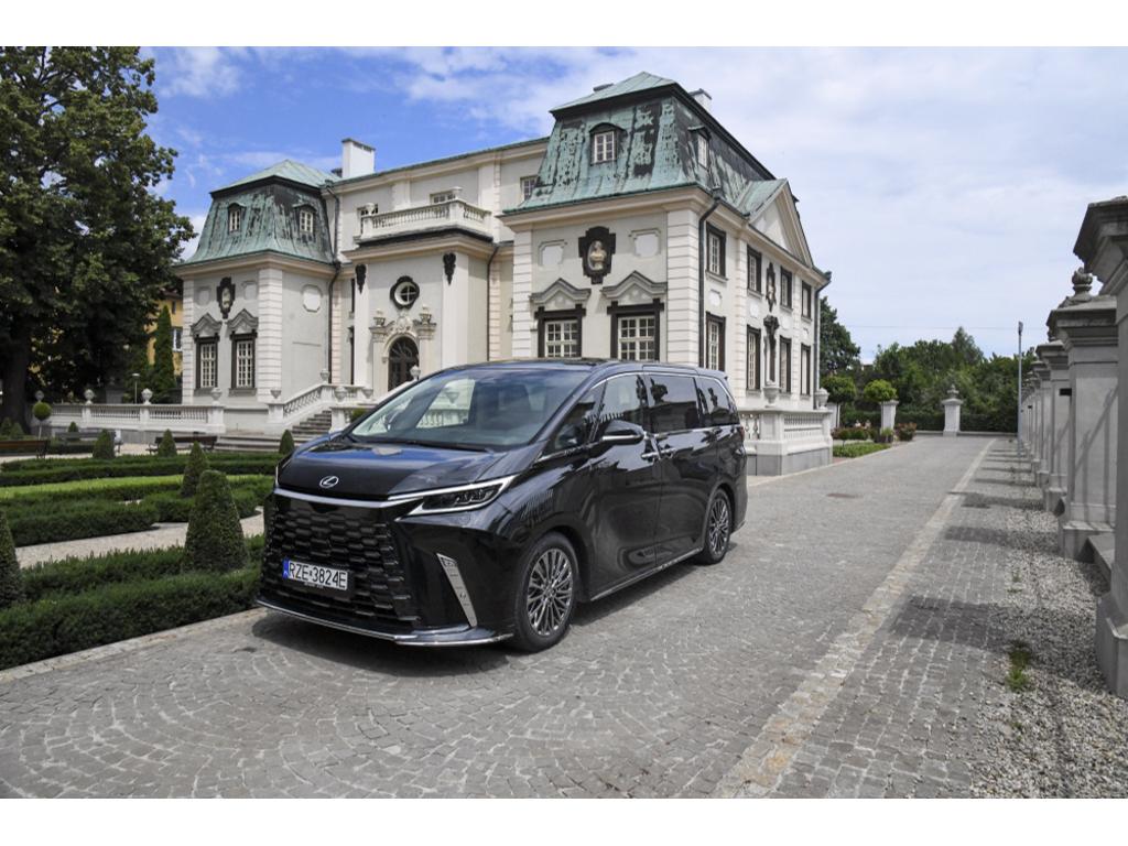 Lexus LM - Vip przewóz osób Rzeszów - Luxury Tour