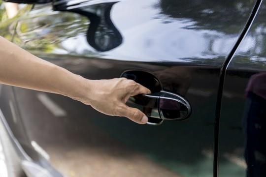 awaryjne otwieranie samochodów